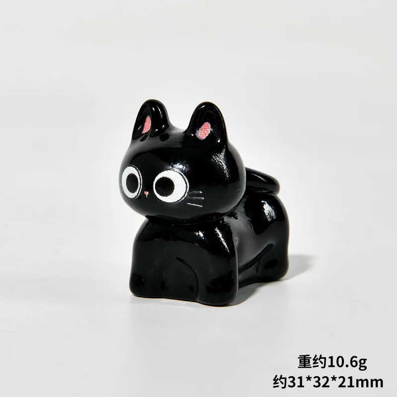 Miniaturowe figurki czarnych kotów z żywicy Jasnożółty