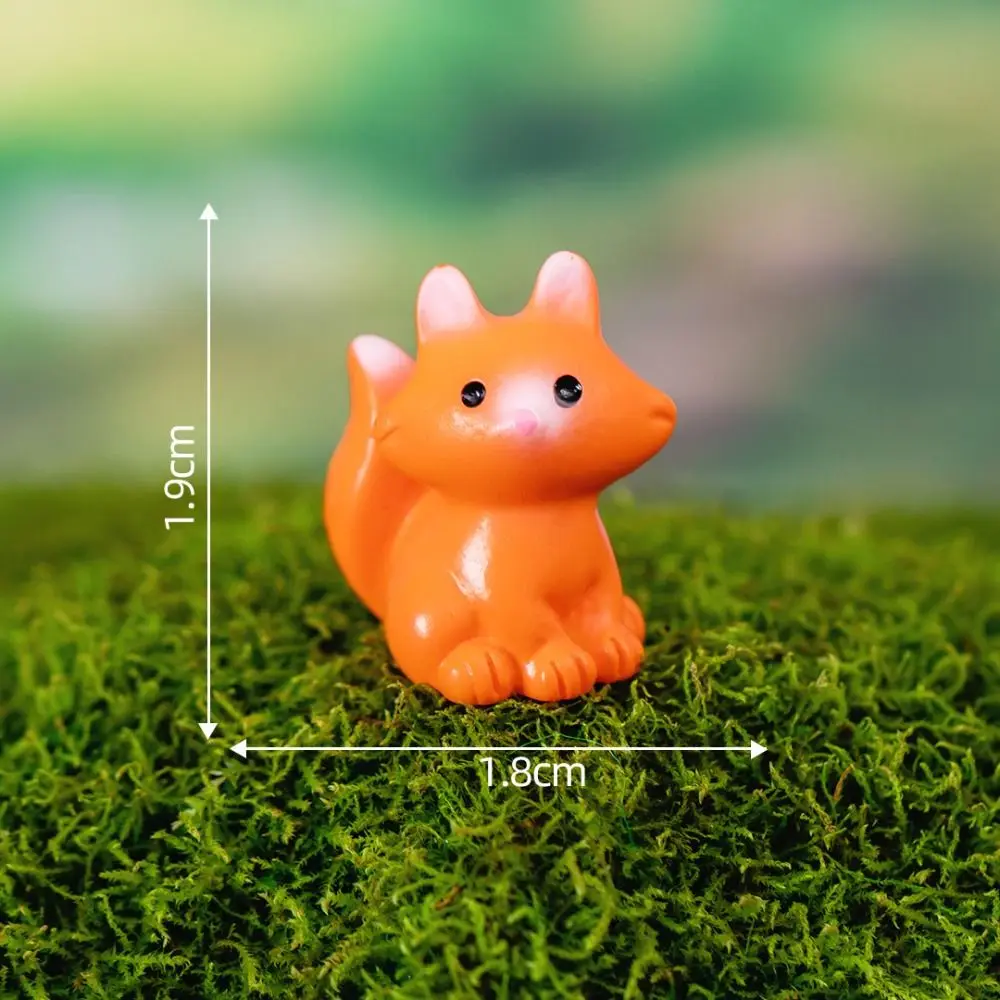 Miniaturowe figurki zwierząt żywiczne — mikro ozdoby do ogrodu i terrarium Srebrny