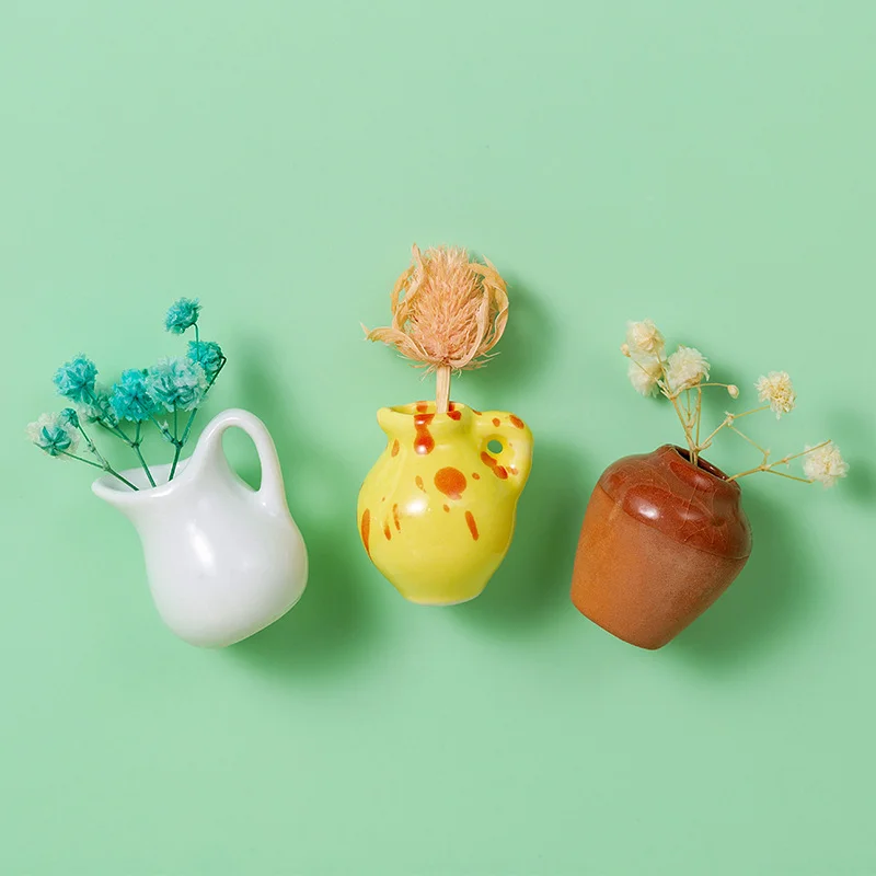 Miniaturowy ceramiczny wazonik magnes na lodówkę żółty