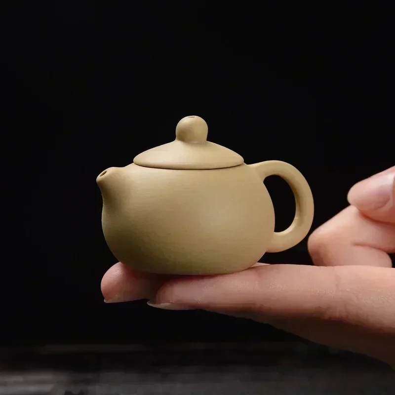Miniaturowy emaliowany czajniczek ceramiczny na palec – Tea Pet Armijna zieleń