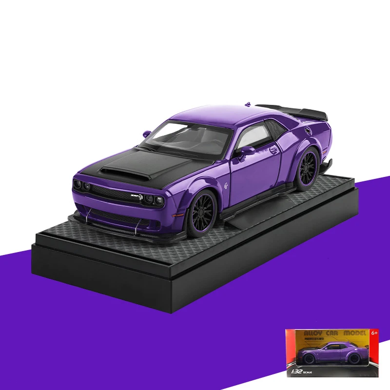 Model auta Dodge Challenger 1:32 metalowy - ozdoba Różowy