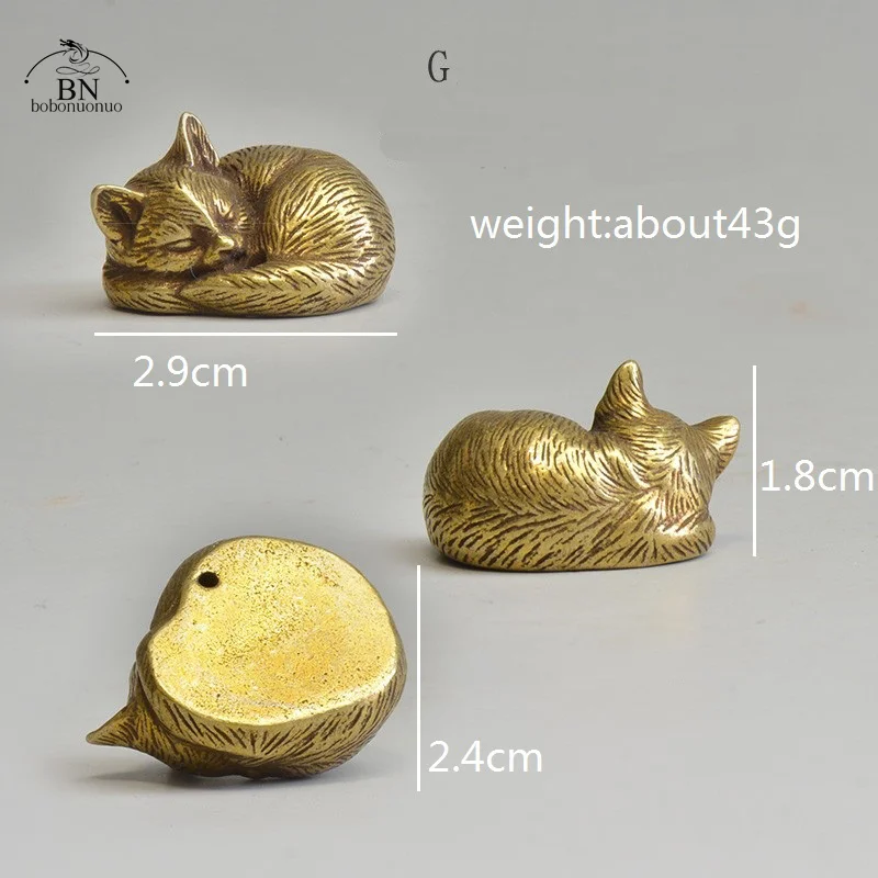 Mosiężna figurka kota na biurko Jasnoszary