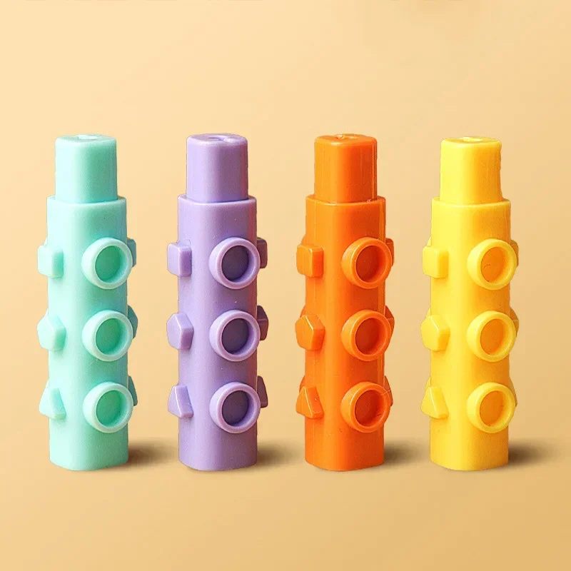 Nakładki na ołówki kawaii miś i żaba plastikowe 4 szt. Biały