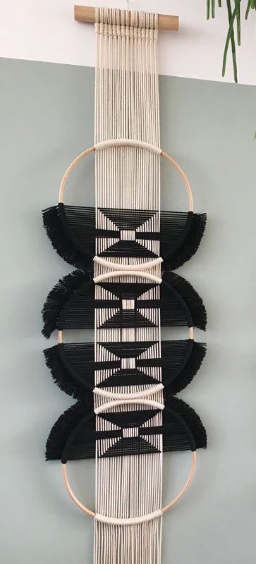 Okrągła makrama mandala na ścianę drewniana ramka – dekoracja boho Breen