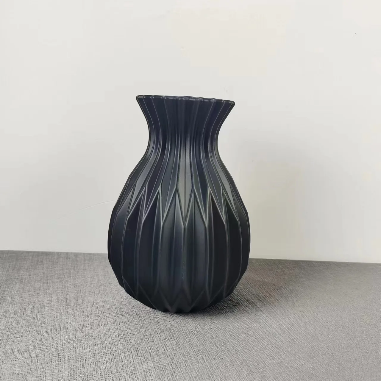 Plastikowy wazon imitacja ceramiki do salonu i biura żółty