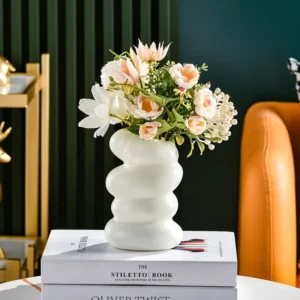 Plastikowy wazon spiralny biały na kwiaty — kreatywna dekoracja Biały