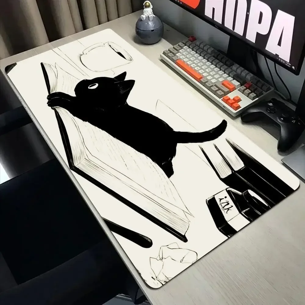Podkładka pod mysz XXL z czarnym kotem – duża mata na biurko 30x60 Kawa