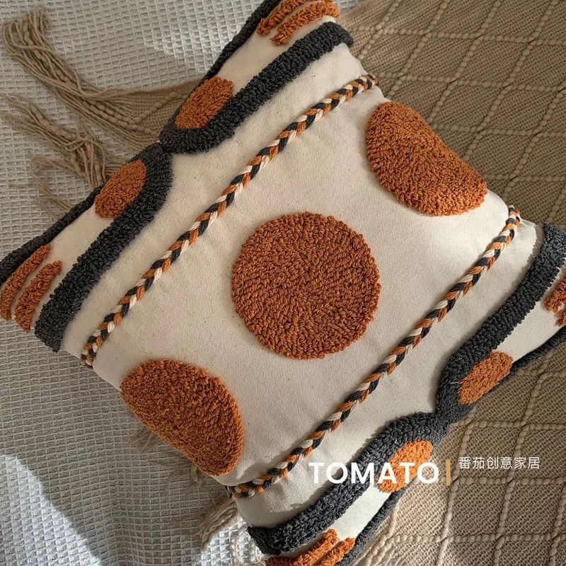 Poszewka boho haftowana z frędzlami długa 30x50 cm Czerwony