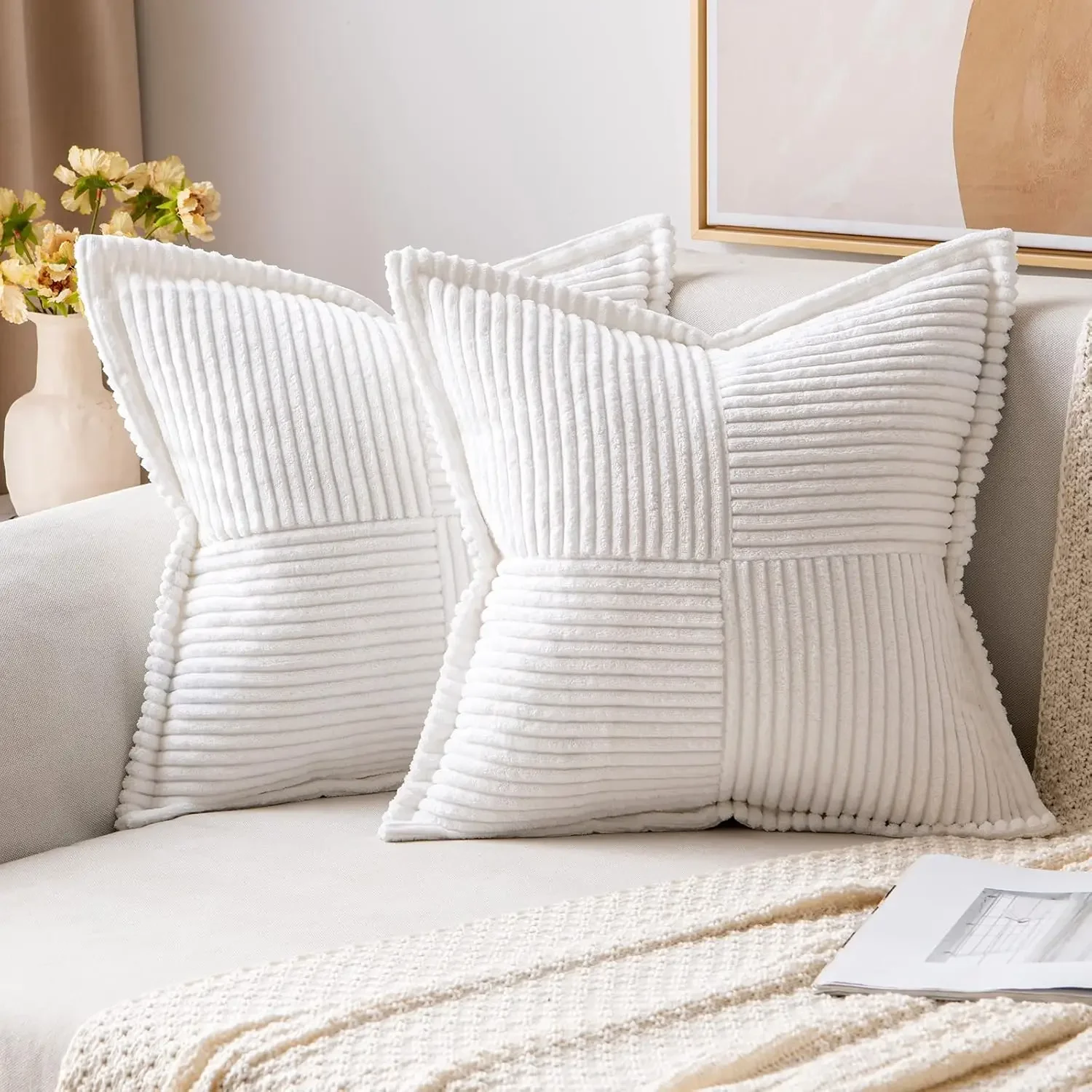 Poszewka na poduszkę boho świąteczna sztruksowa — paski sofa 45x45 cm Biały