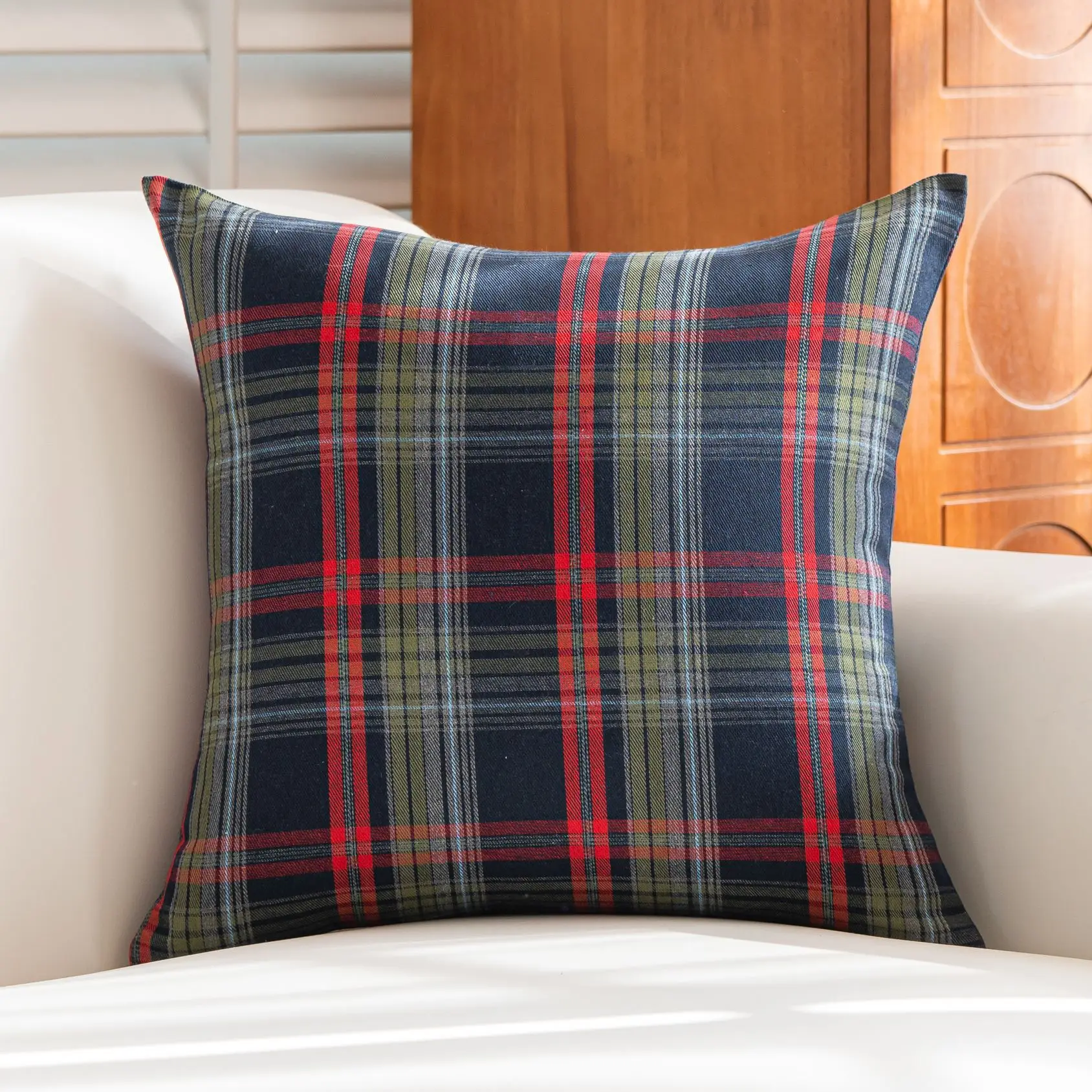 Poszewka na poduszkę w kratę tartan świąteczną — styl farmhouse 45x45 cm Różowy