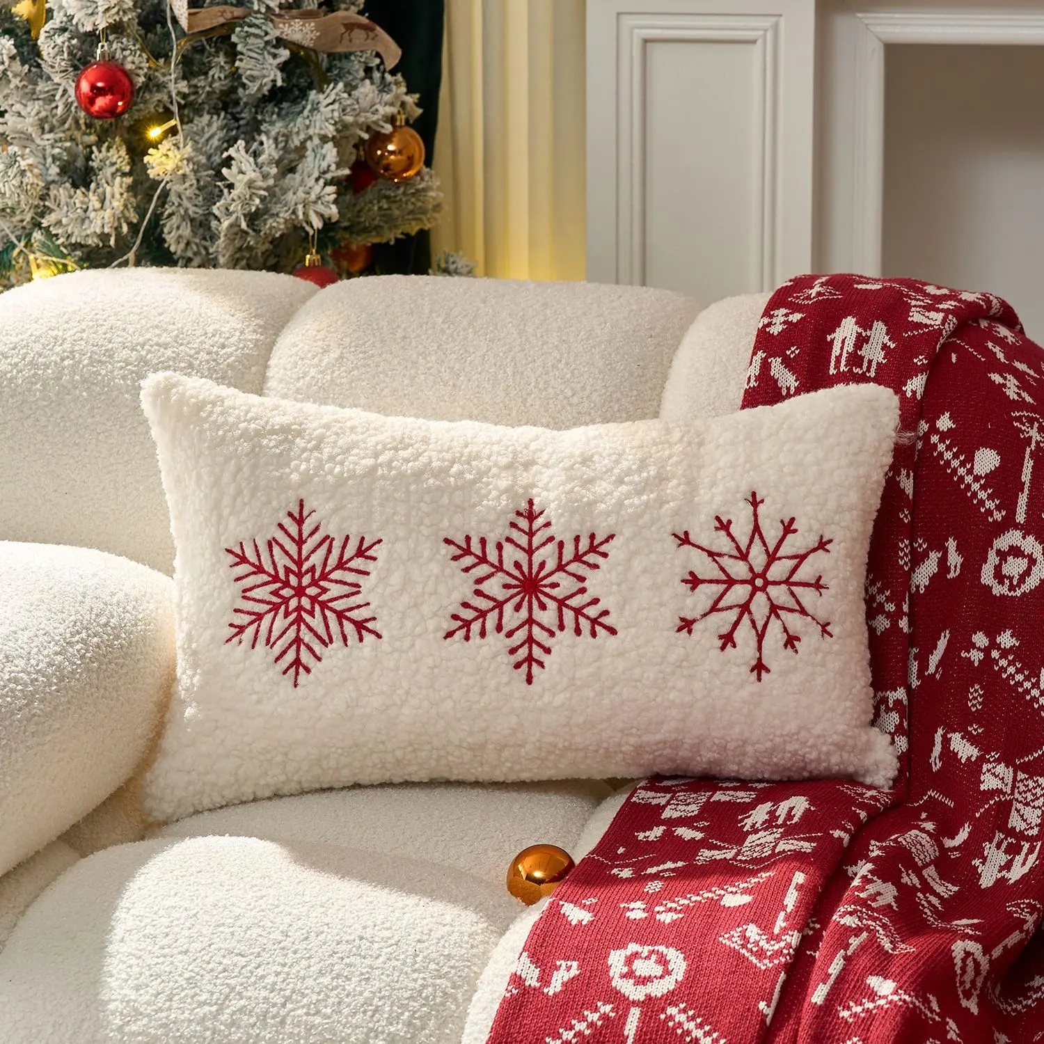 Poszewka świąteczna haftowana Merry Christmas na sofę Biały