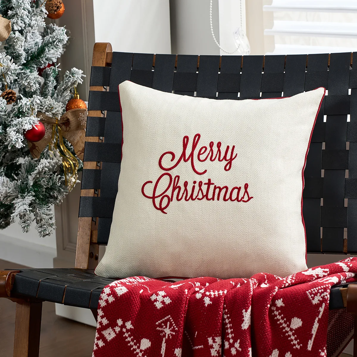 Poszewka świąteczna haftowana Merry Christmas na sofę Czerwony