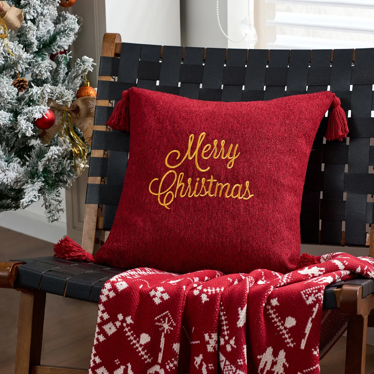 Poszewka świąteczna haftowana Merry Christmas na sofę Kolba