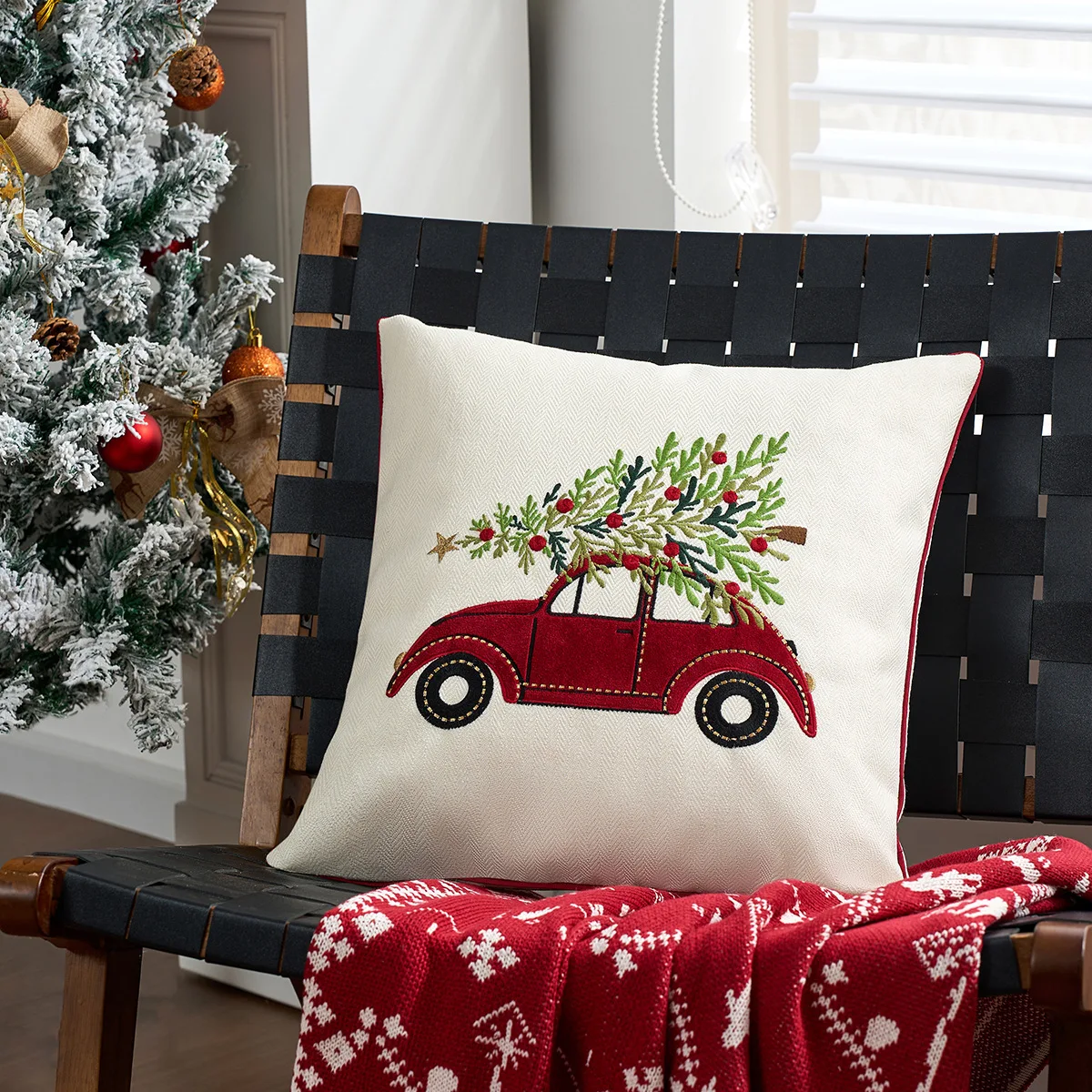 Poszewka świąteczna haftowana Merry Christmas na sofę Szary