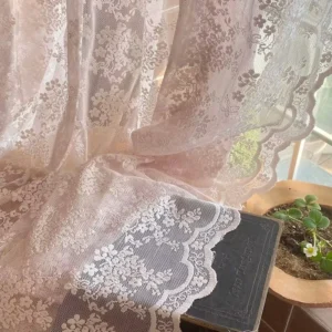 Różowa zasłona żakardowa z kwiatami do salonu styl romantyczny Biały
