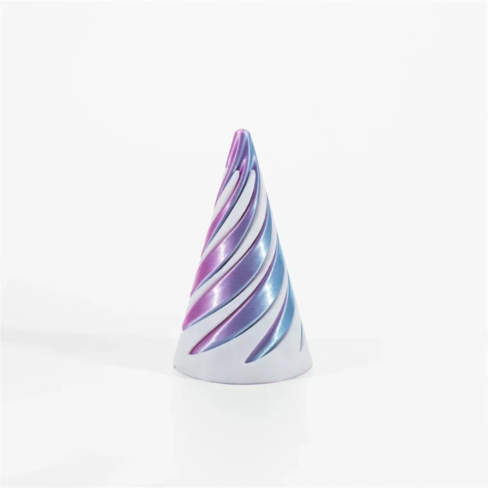 Spiralna piramida 3D — dekoracyjna rzeźba drukowana śliwka