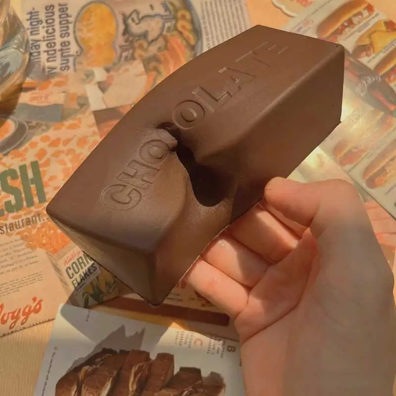 Squishy czekolada — miękka zabawka antystresowa do ściskania Khaki