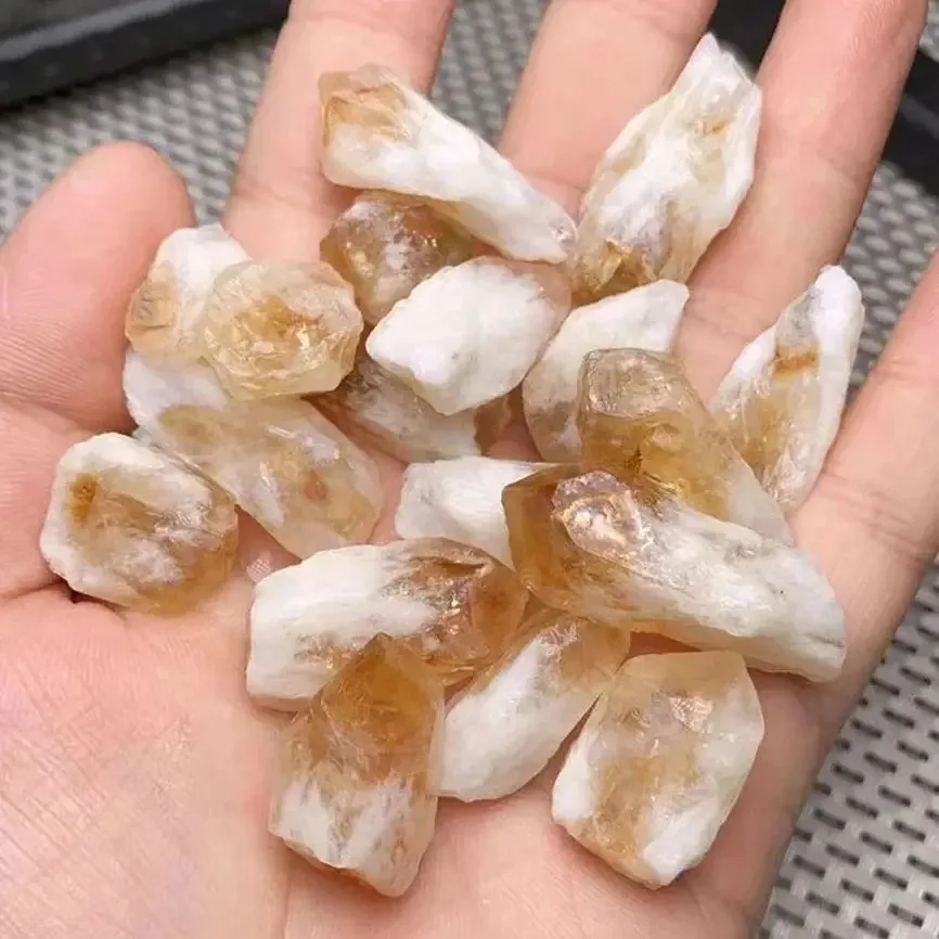 Surowy kryształ kwarcu - okaz mineralny Jasnożółty