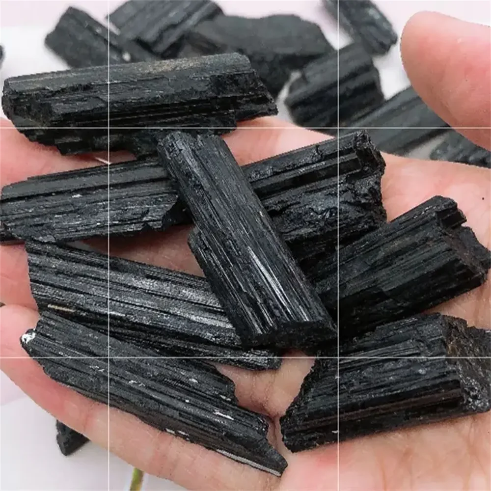 Surowy kryształ kwarcu - okaz mineralny śliwka