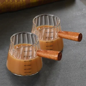 Szklana miarka do espresso 180 ml z drewnianą rączką — kubek do ekstrakcji kawy Khaki