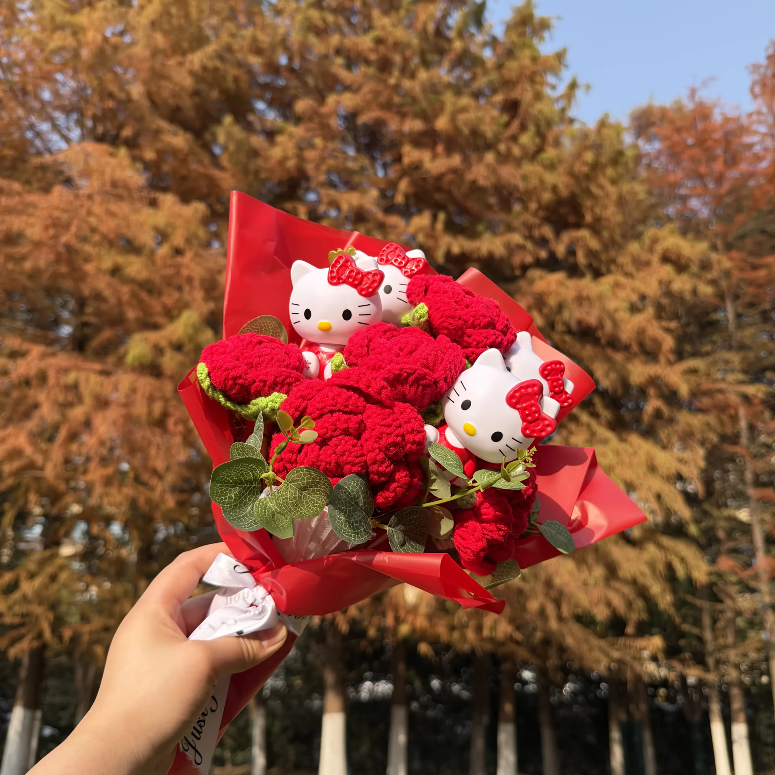Sztuczny bukiet róż Hello Kitty do dekoracji i na wesele Złoto