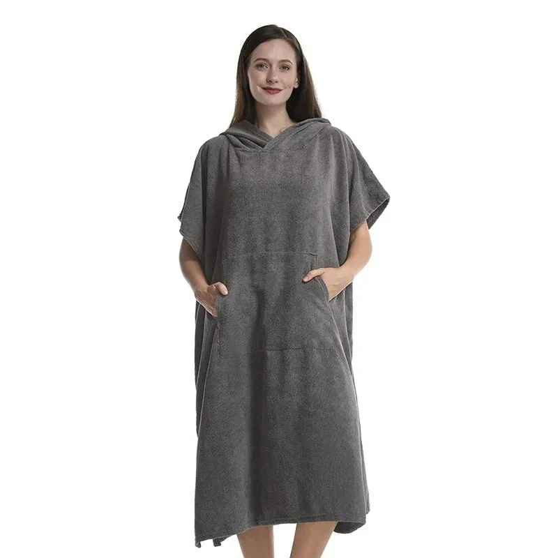 Szybkoschnący szlafrok z kapturem typu poncho Szary