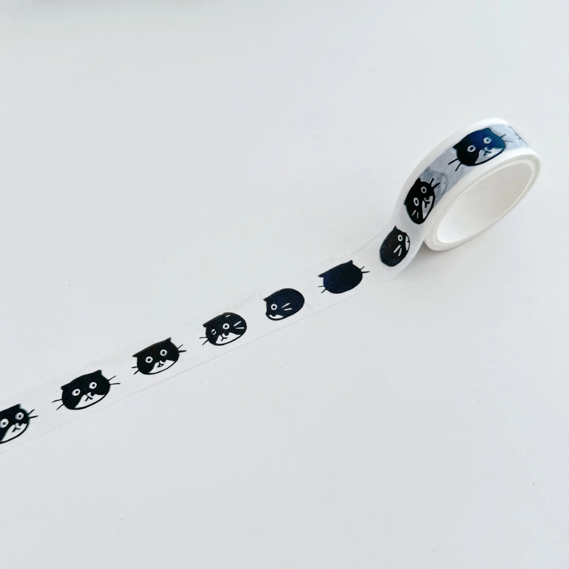 Taśma washi z kreskówkowymi kotami 15 mm żółty