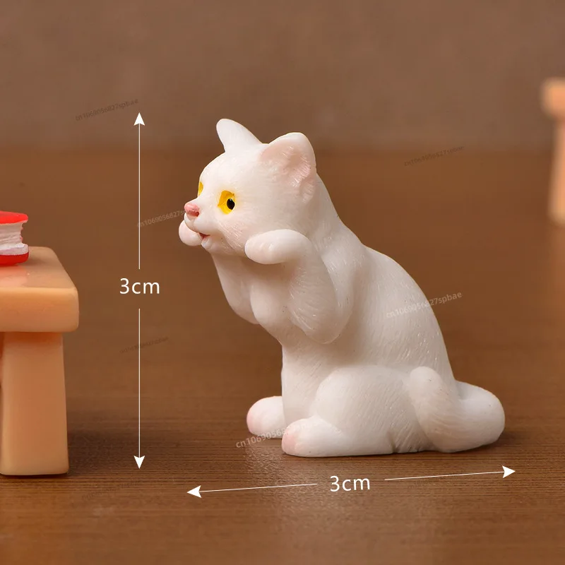 Żywiczna figurka kota – miniaturowa ozdoba do bajkowego ogrodu Khaki