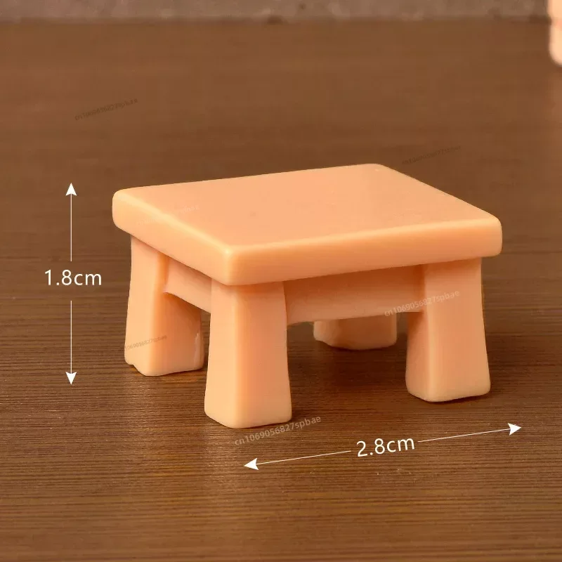 Żywiczna figurka kota – miniaturowa ozdoba do bajkowego ogrodu Jasnożółty