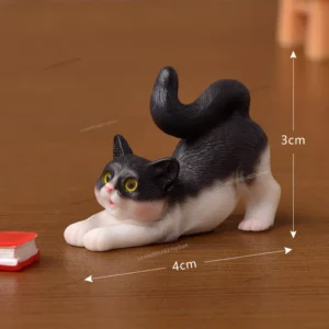 Żywiczna figurka kota – miniaturowa ozdoba do bajkowego ogrodu Złoto