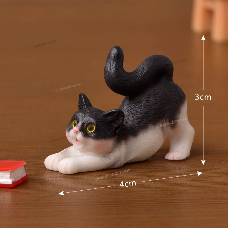 Żywiczna figurka kota – miniaturowa ozdoba do bajkowego ogrodu Złoto
